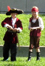 Brother and sister dressed as pirates