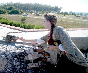 Mae feeding the iguana 2