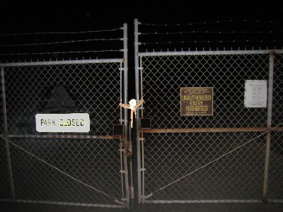 Lob guarding the gate